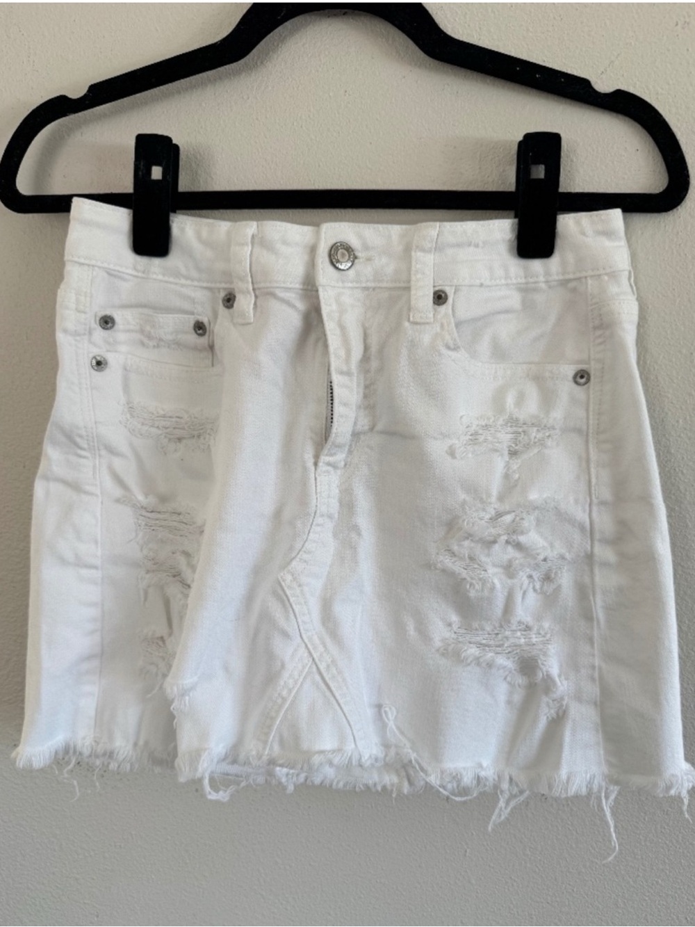 2/$30 American Eagle size 4 Skirt Women's White Distressed Denim Skirt (B4)